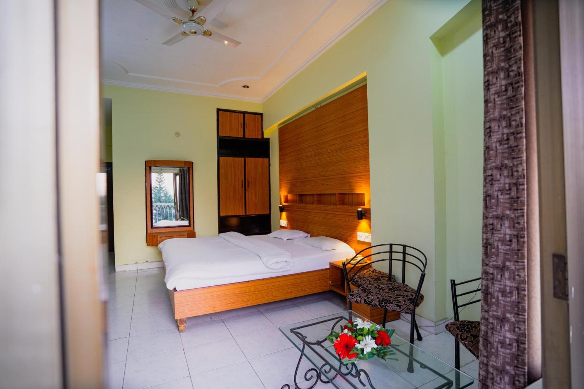 Hotel Girdhar Mahal Indore Exterior foto