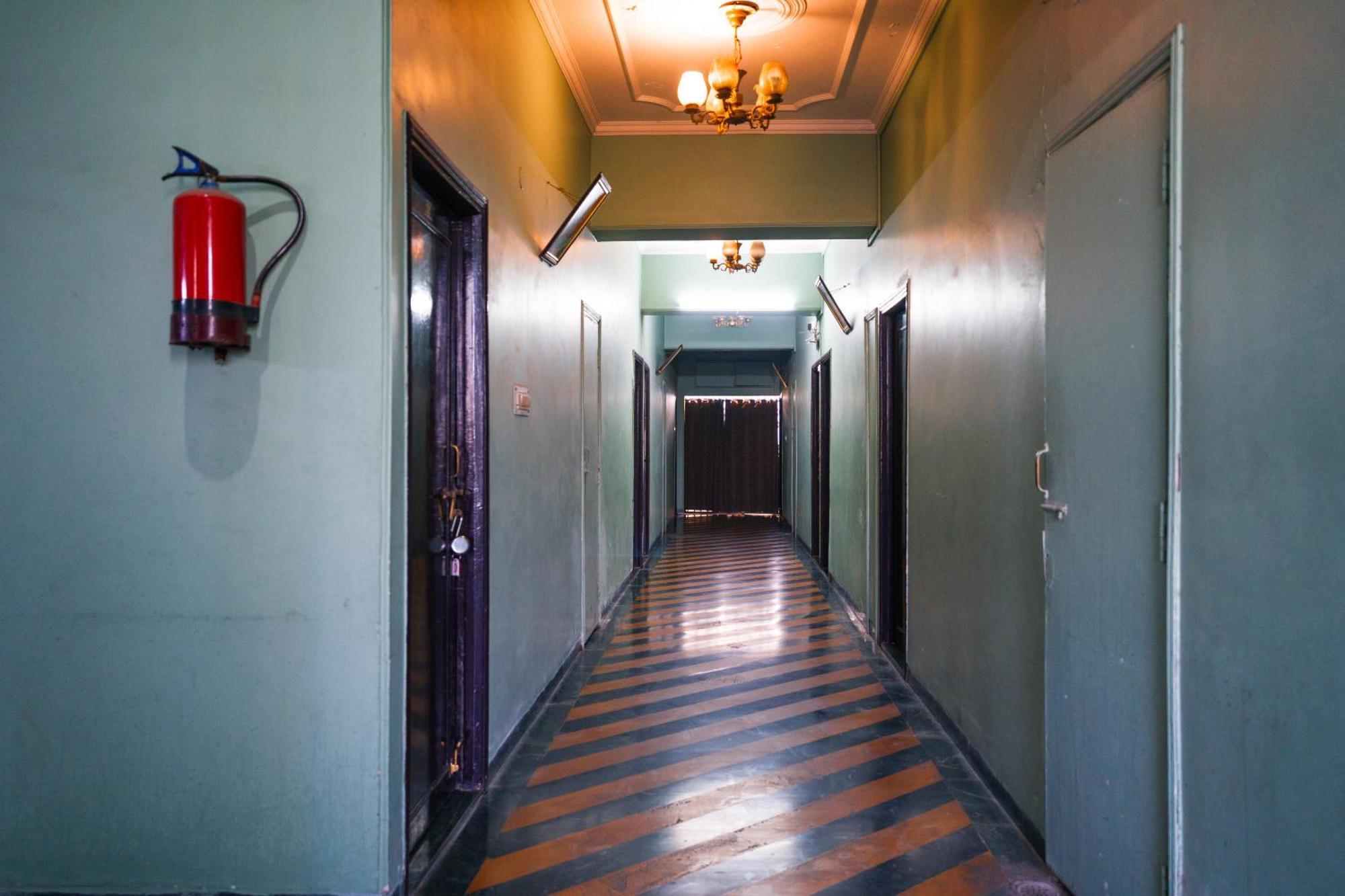 Hotel Girdhar Mahal Indore Exterior foto