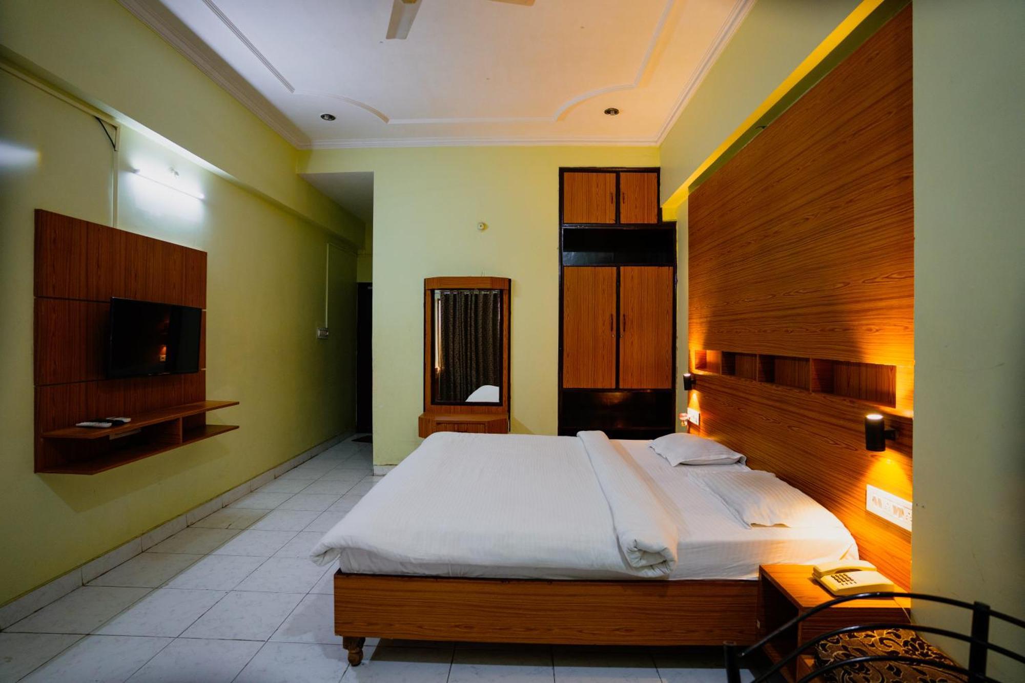 Hotel Girdhar Mahal Indore Exterior foto