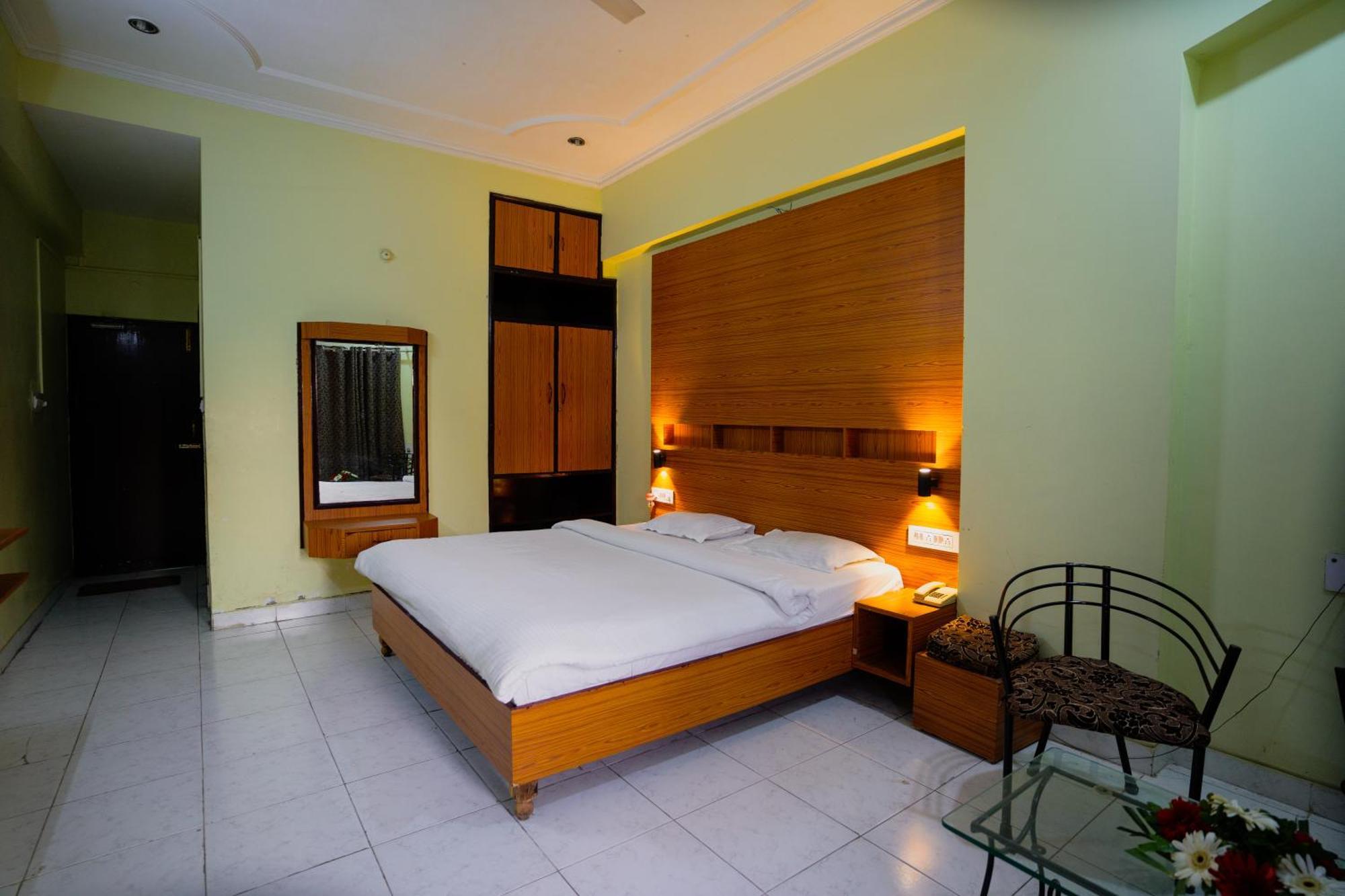 Hotel Girdhar Mahal Indore Exterior foto