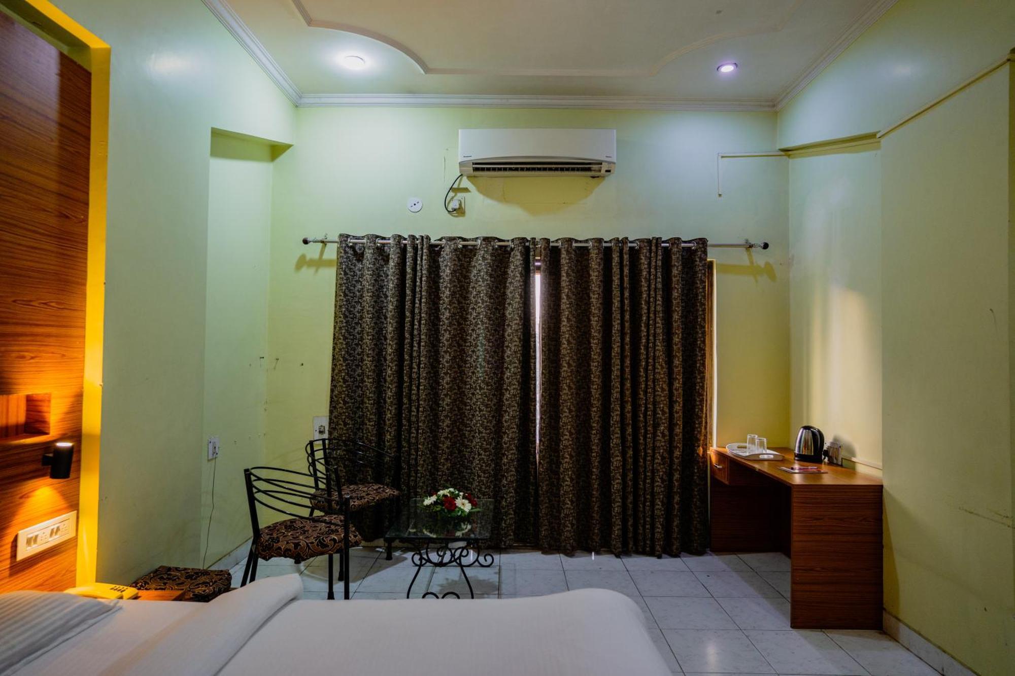 Hotel Girdhar Mahal Indore Exterior foto