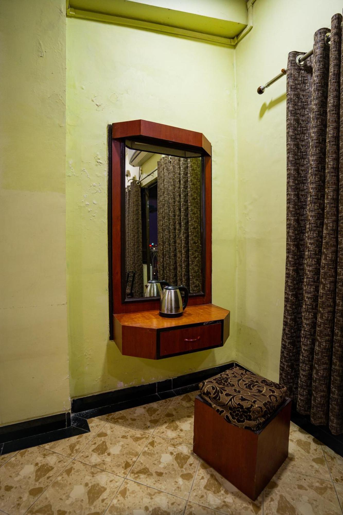 Hotel Girdhar Mahal Indore Exterior foto