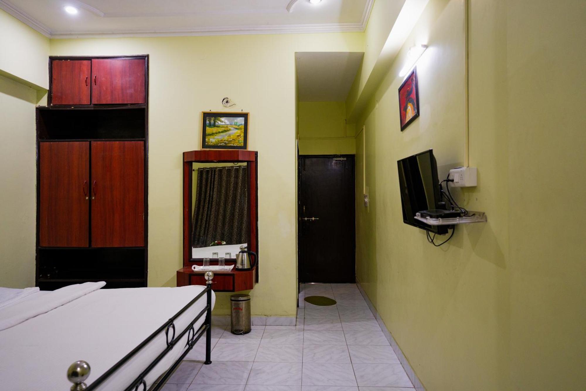 Hotel Girdhar Mahal Indore Exterior foto