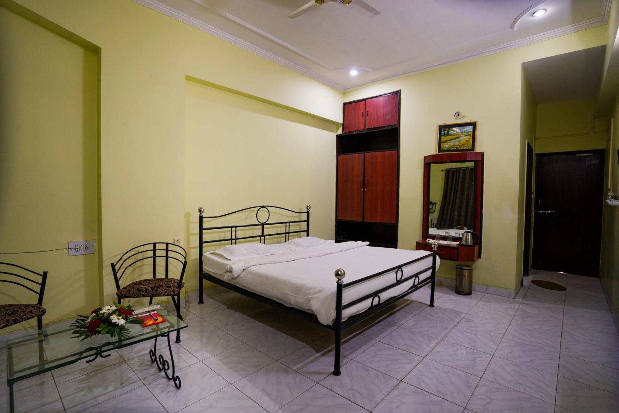 Hotel Girdhar Mahal Indore Exterior foto