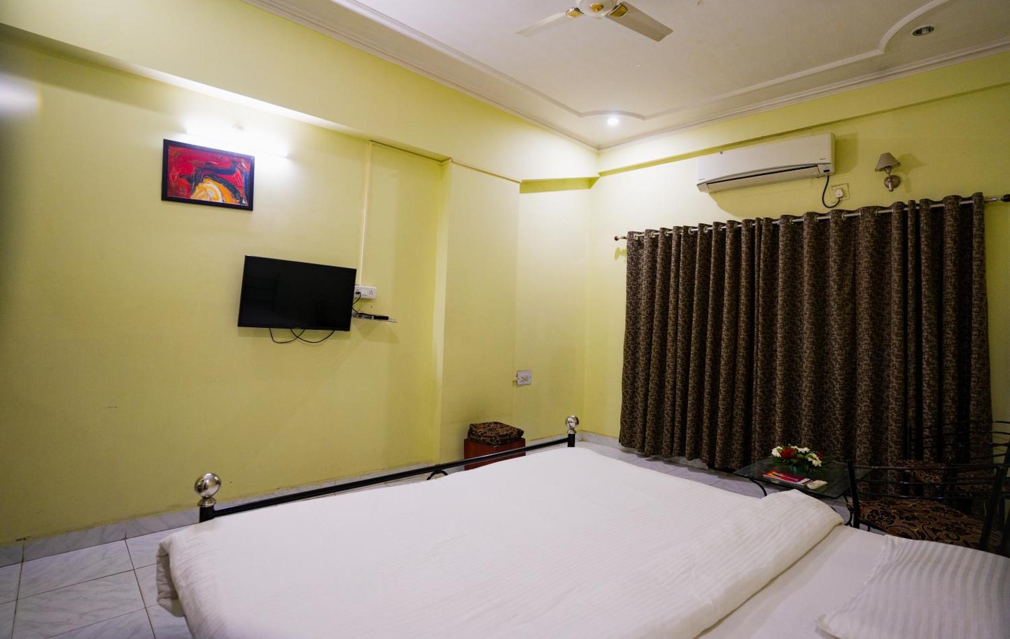Hotel Girdhar Mahal Indore Exterior foto