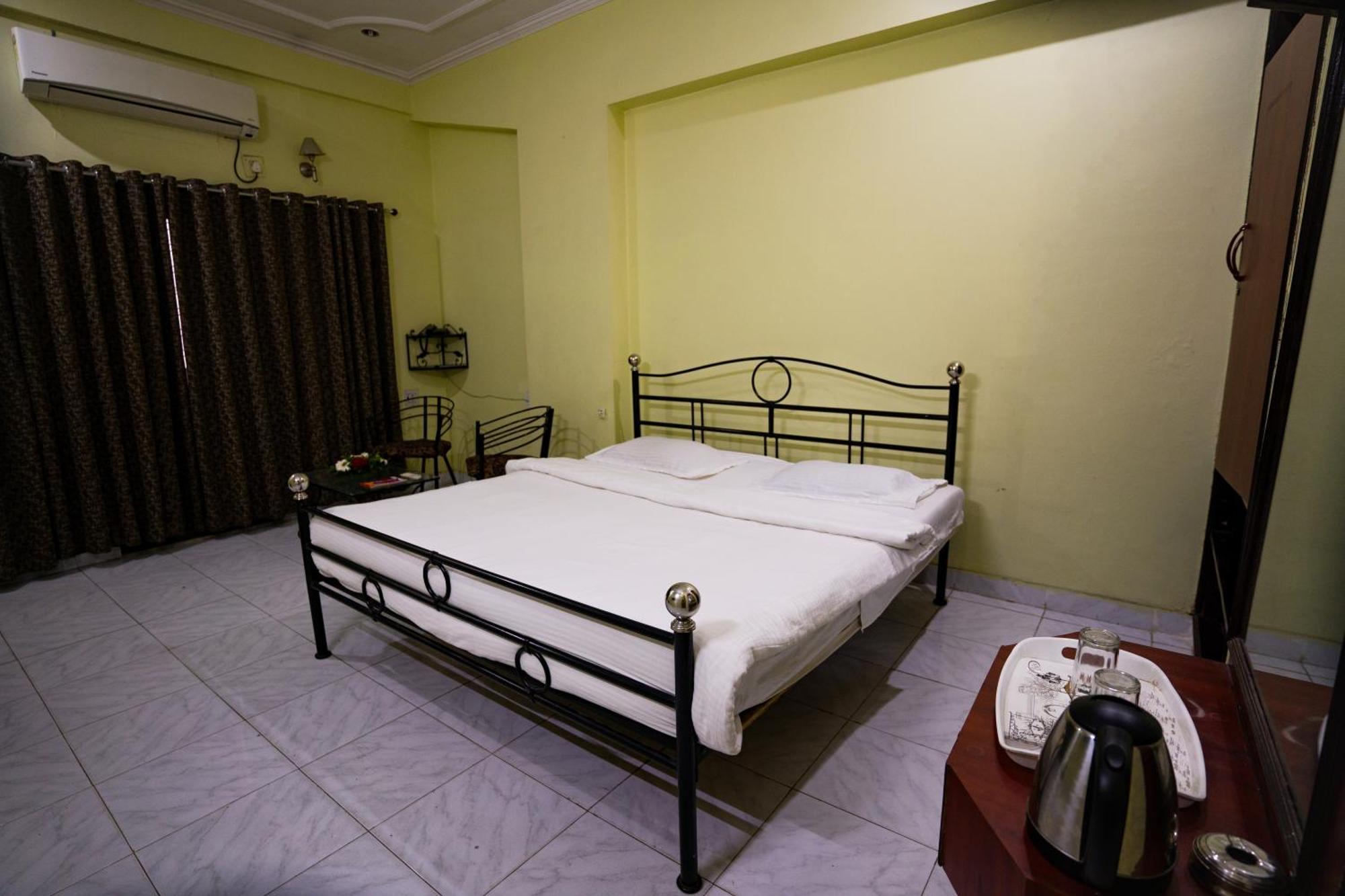 Hotel Girdhar Mahal Indore Exterior foto