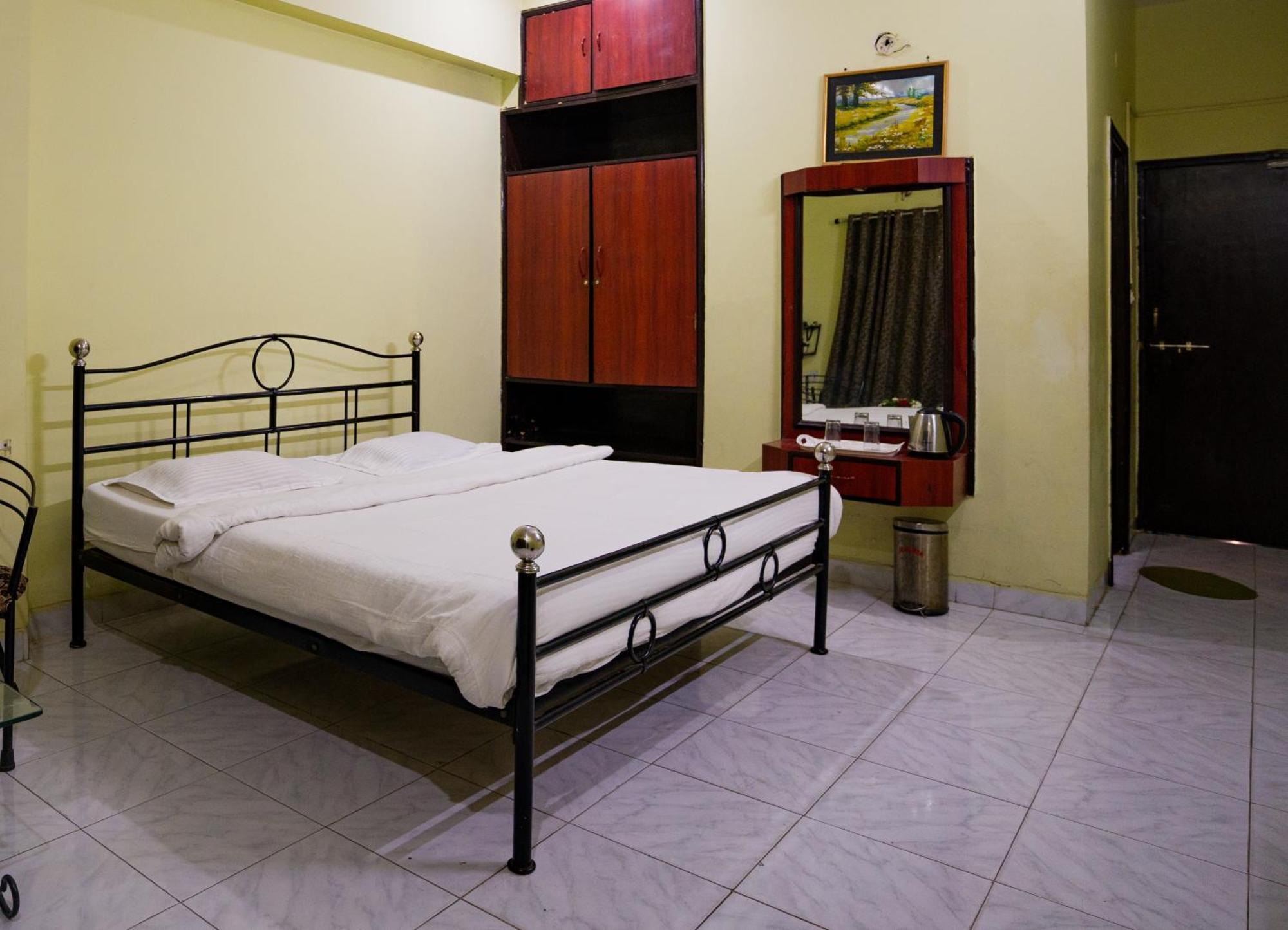 Hotel Girdhar Mahal Indore Exterior foto